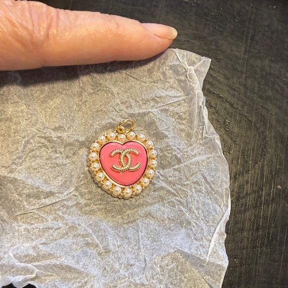 CHANEL Pink Heart Pearl Zip Pull Charm - Picture 4 of 4